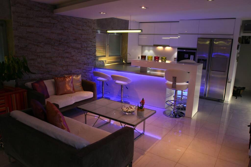 Nice Life - Luxury Apartment In The Old Town. Bratislava Buitenkant foto