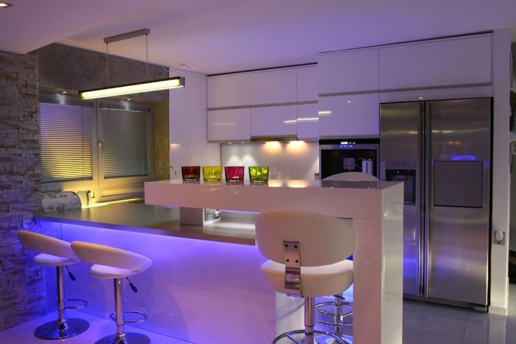 Nice Life - Luxury Apartment In The Old Town. Bratislava Buitenkant foto
