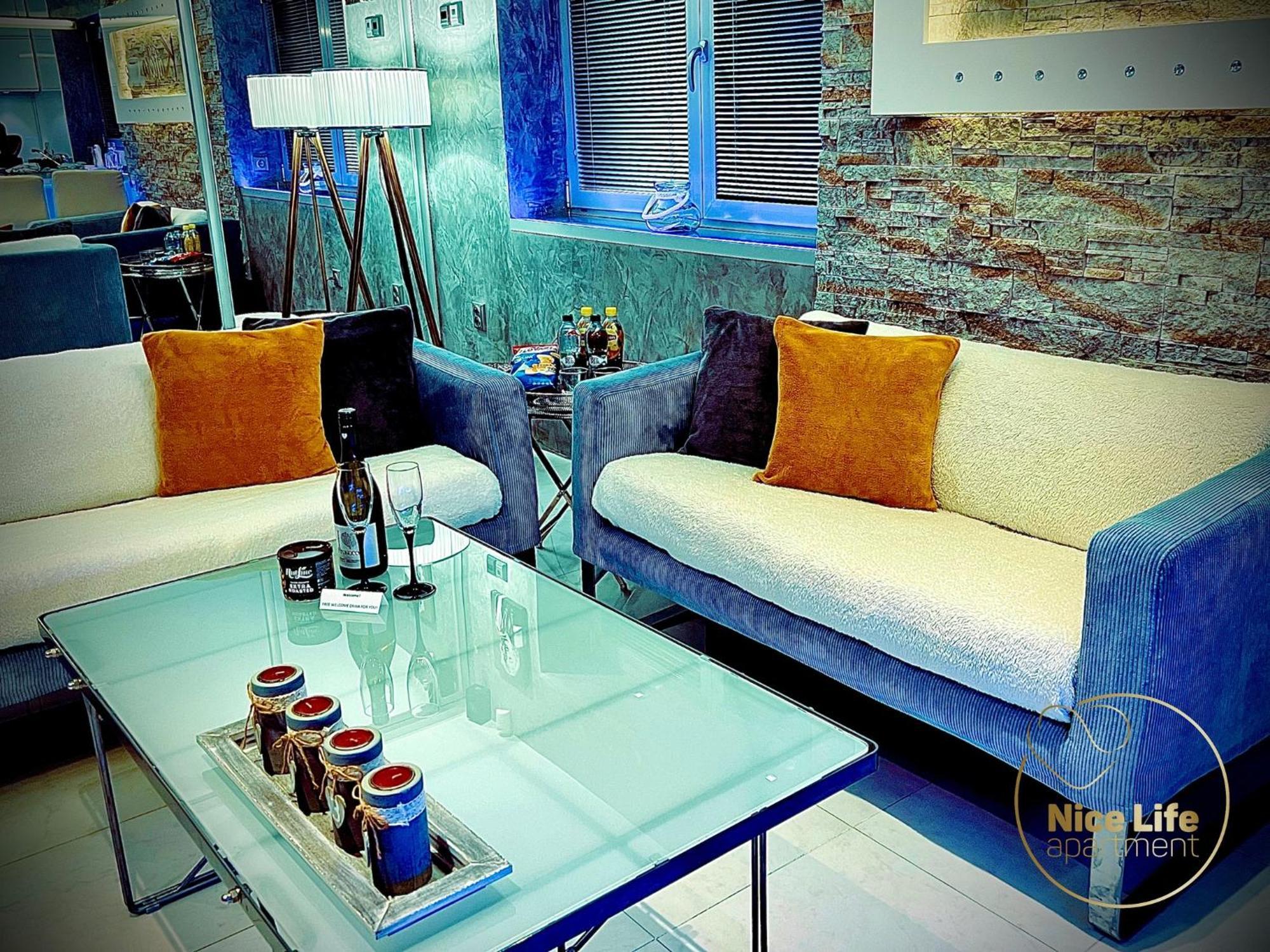 Nice Life - Luxury Apartment In The Old Town. Bratislava Buitenkant foto